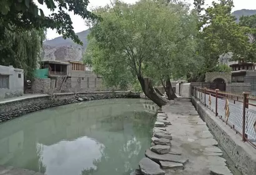هتل Hunza Lounge