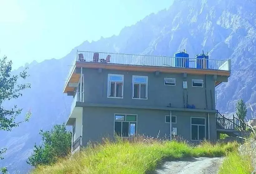هتل Hunza Lounge