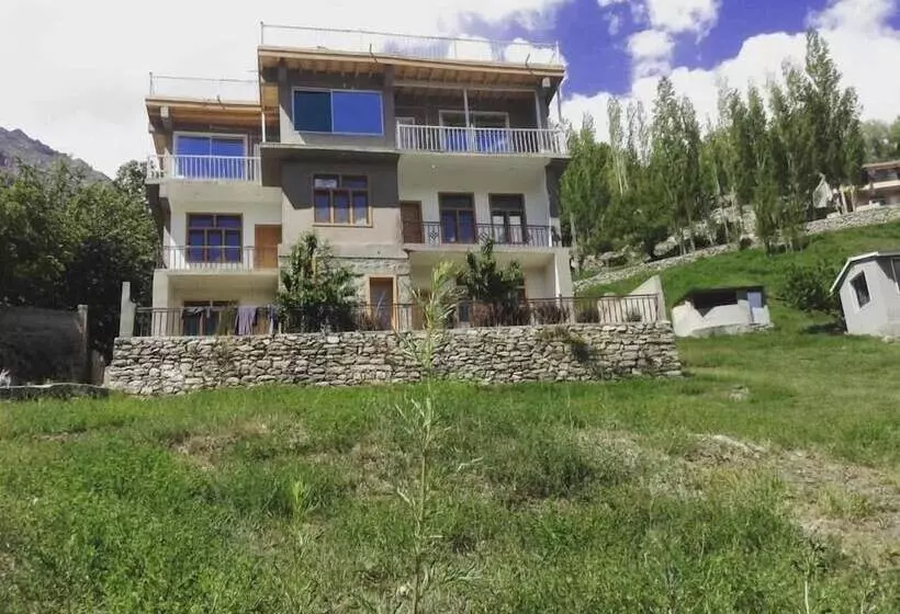 هتل Hunza Lounge
