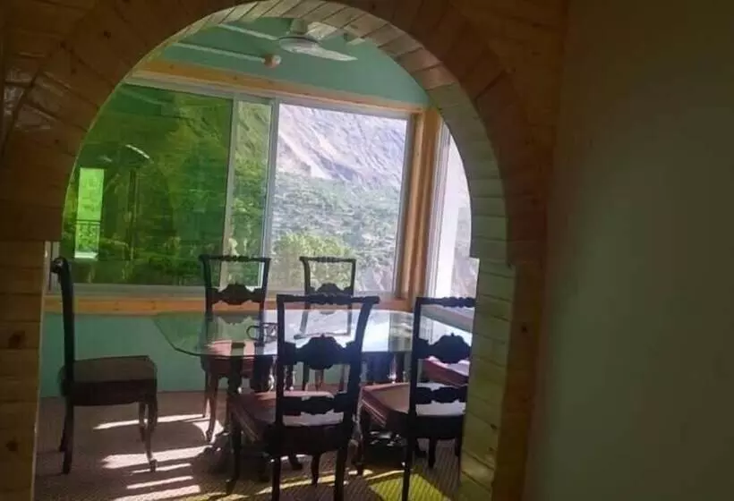 هتل Hunza Lounge