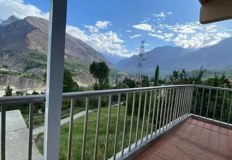هتل Hunza Lounge