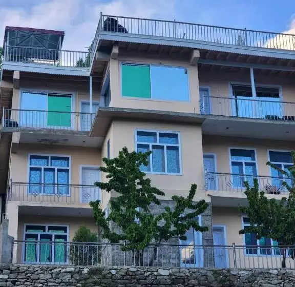 هتل Hunza Lounge