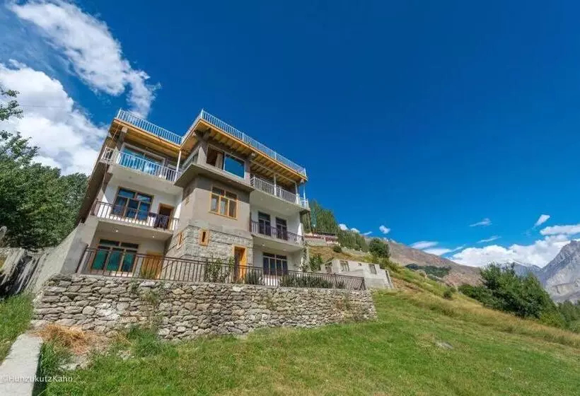 هتل Hunza Lounge