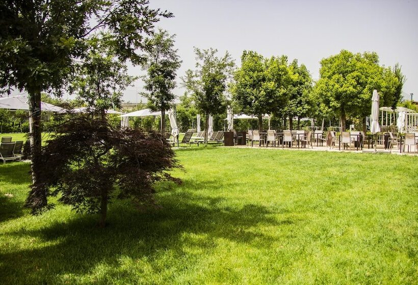 בית מלון כפרי Kairos Resort