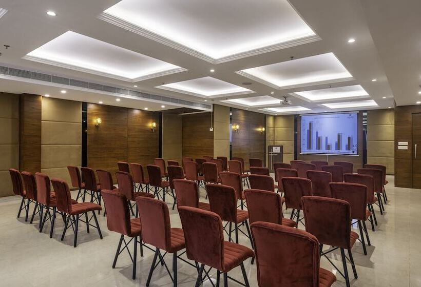 هتل Lords Inn Chandigarh Zirakpur