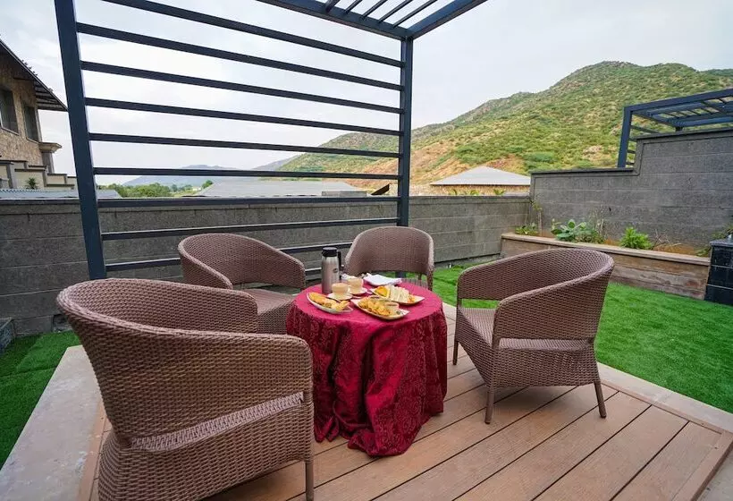 ホテル Pushkara Resort And Spa