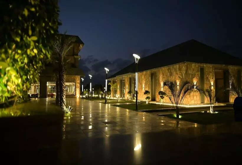 ホテル Pushkara Resort And Spa