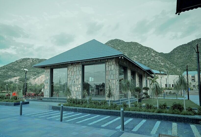 בית מלון כפרי Pushkara Resort And Spa