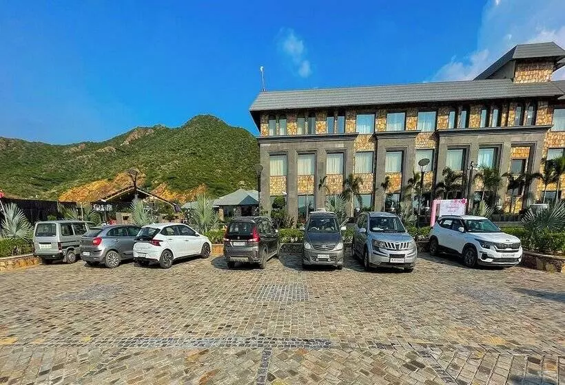 ホテル Pushkara Resort And Spa