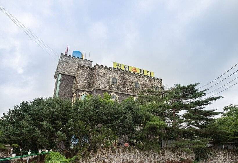 فندق على الطريق Yesan Shinwon Parktel