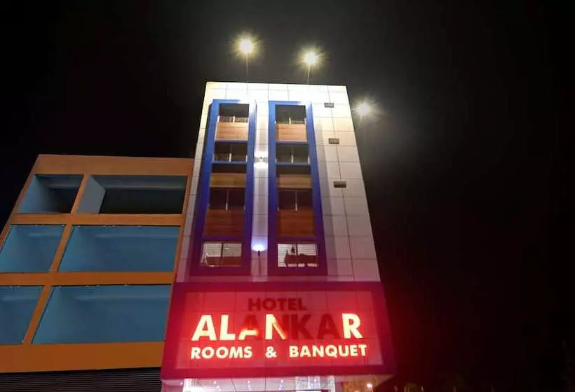 Majatalo Treebo Alankar Hoshangabad Road