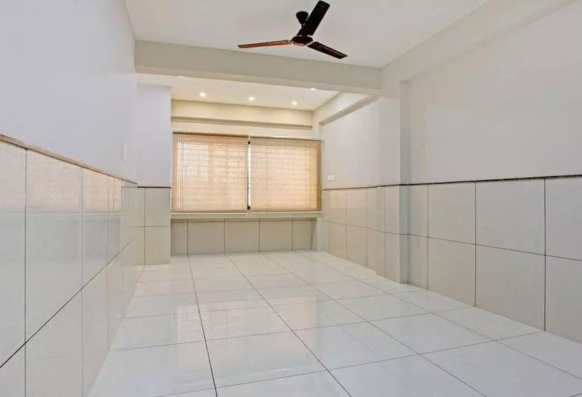 Majatalo Treebo Alankar Hoshangabad Road