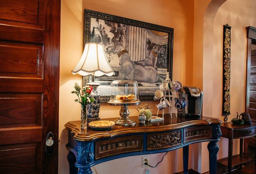 ベッドアンドブレックファースト Nine Columns