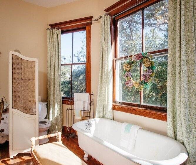 ベッドアンドブレックファースト Nine Columns