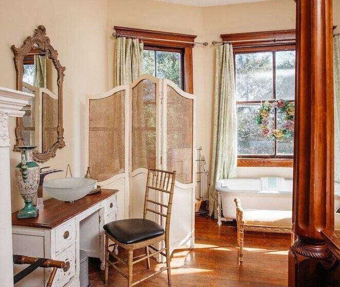 ベッドアンドブレックファースト Nine Columns