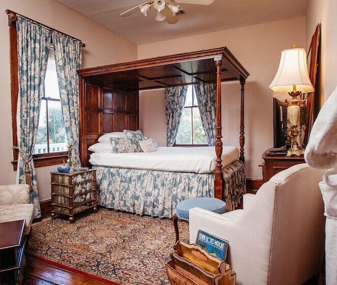 ベッドアンドブレックファースト Nine Columns