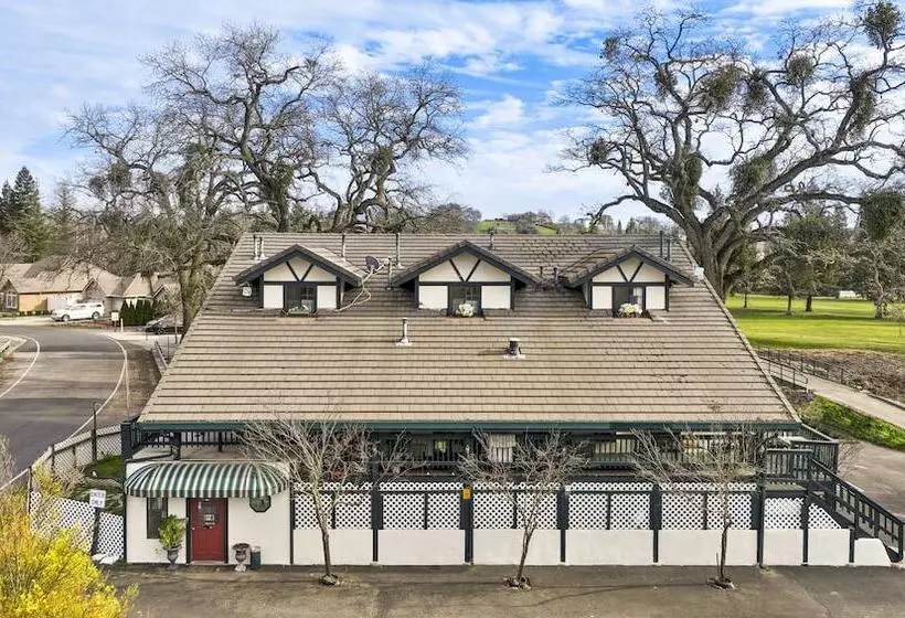 Aamiaismajoitus (B&B) The 10th Green Inn