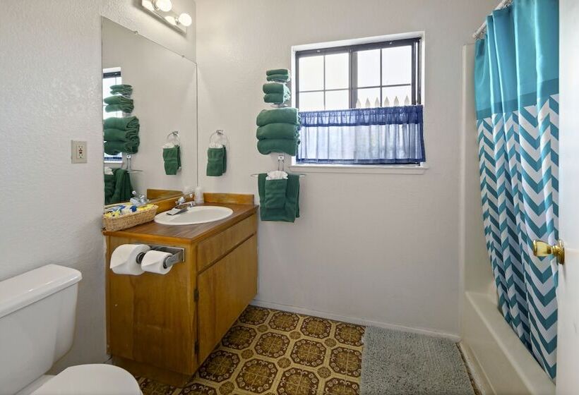 مبيت وإفطار The 10th Green Inn