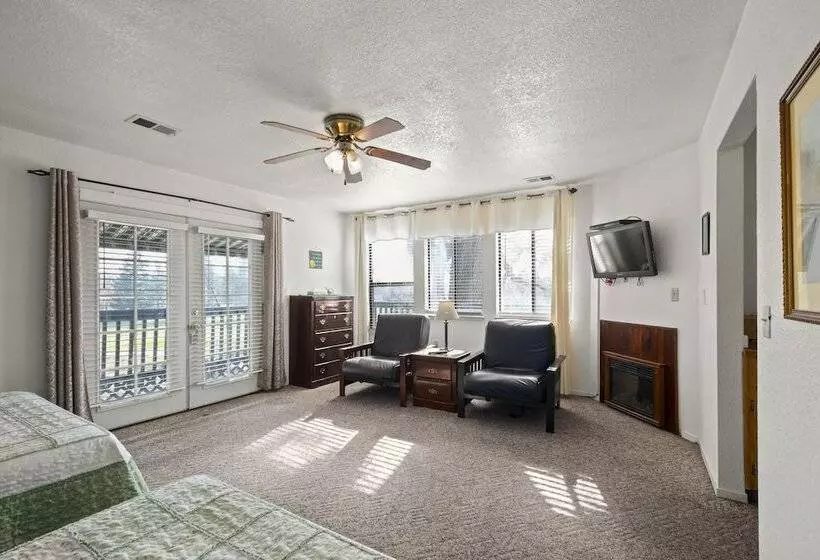 Aamiaismajoitus (B&B) The 10th Green Inn