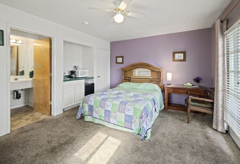 مبيت وإفطار The 10th Green Inn