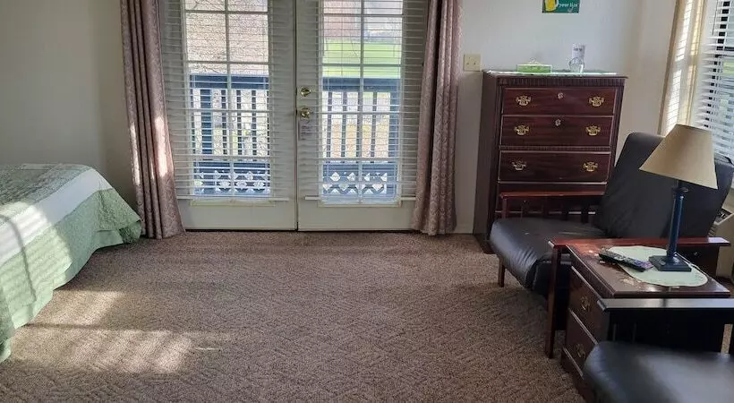 Aamiaismajoitus (B&B) The 10th Green Inn