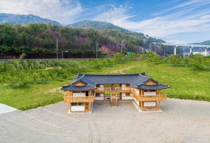 Gyeongju Gampo Byeolbit Hanok Pension