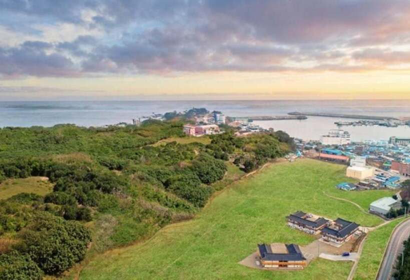 Gyeongju Gampo Byeolbit Hanok Pension