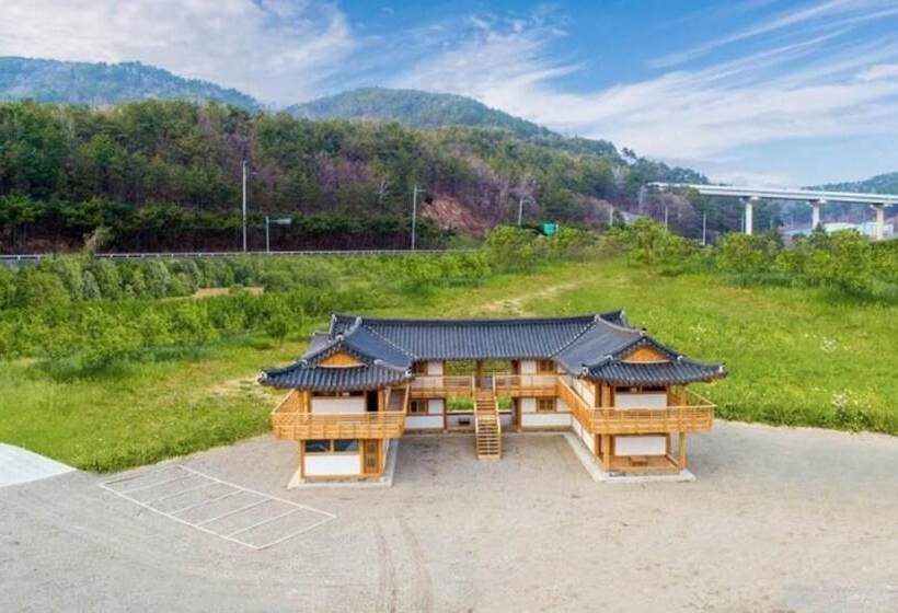 Gyeongju Gampo Byeolbit Hanok Pension