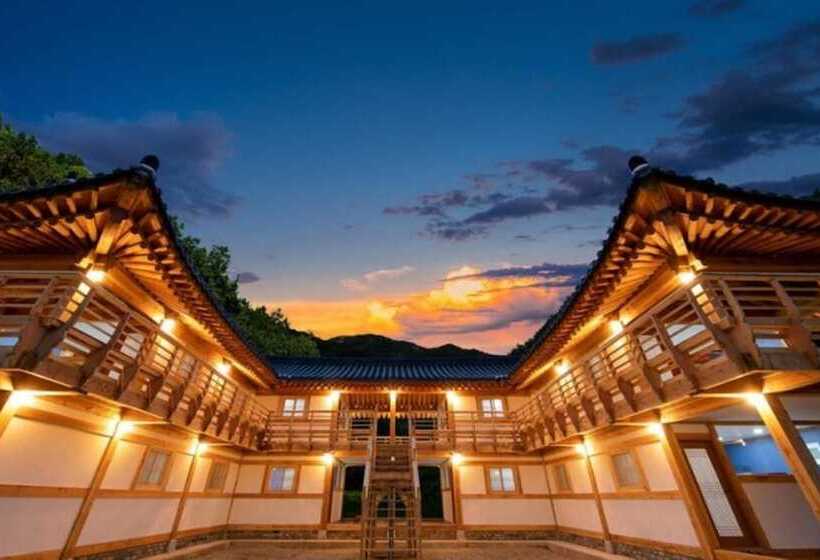 Gyeongju Gampo Byeolbit Hanok Pension
