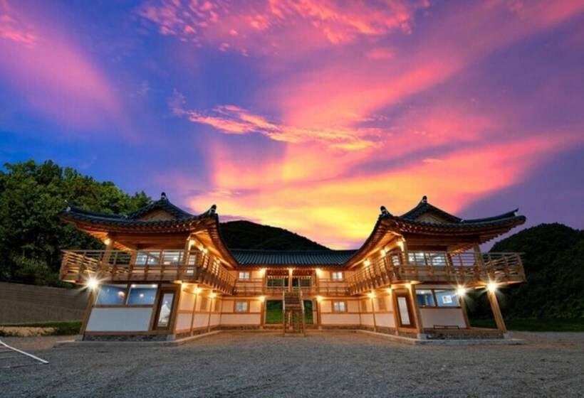 Gyeongju Gampo Byeolbit Hanok Pension