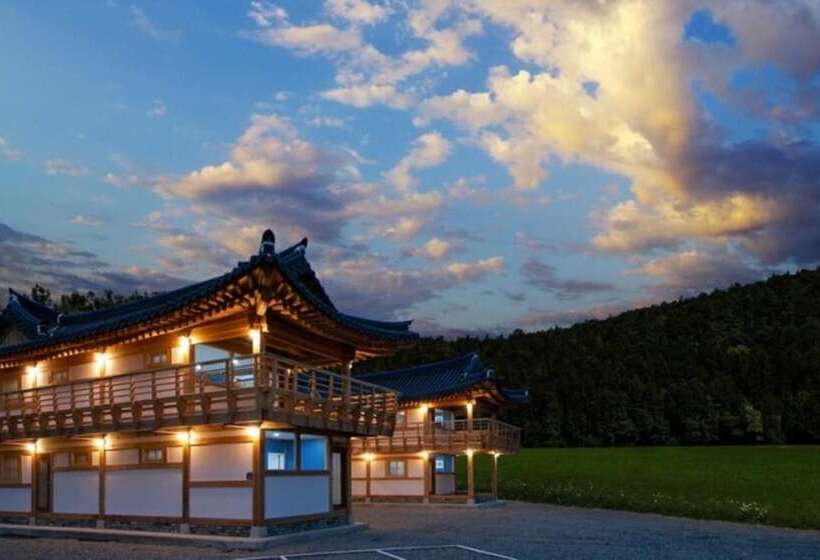 Gyeongju Gampo Byeolbit Hanok Pension
