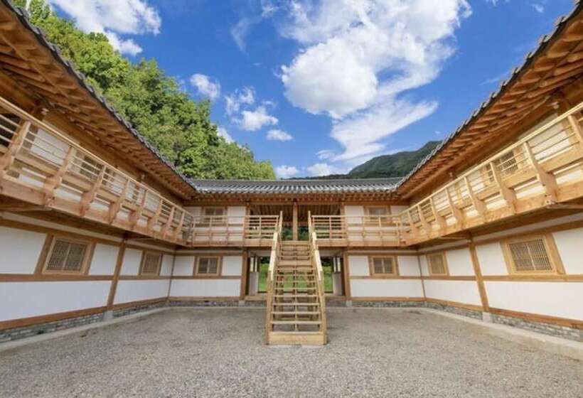Gyeongju Gampo Byeolbit Hanok Pension