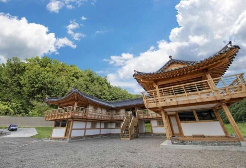 Gyeongju Gampo Byeolbit Hanok Pension