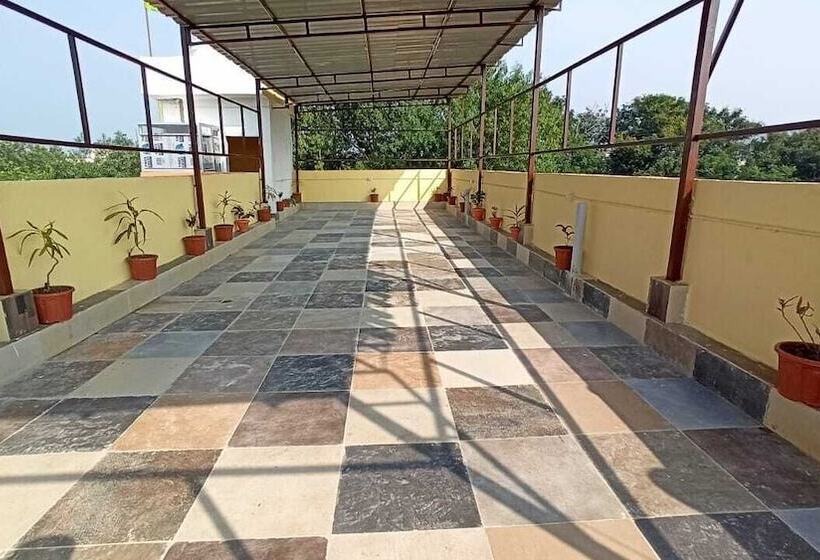 هتل Anand Lok Vatika