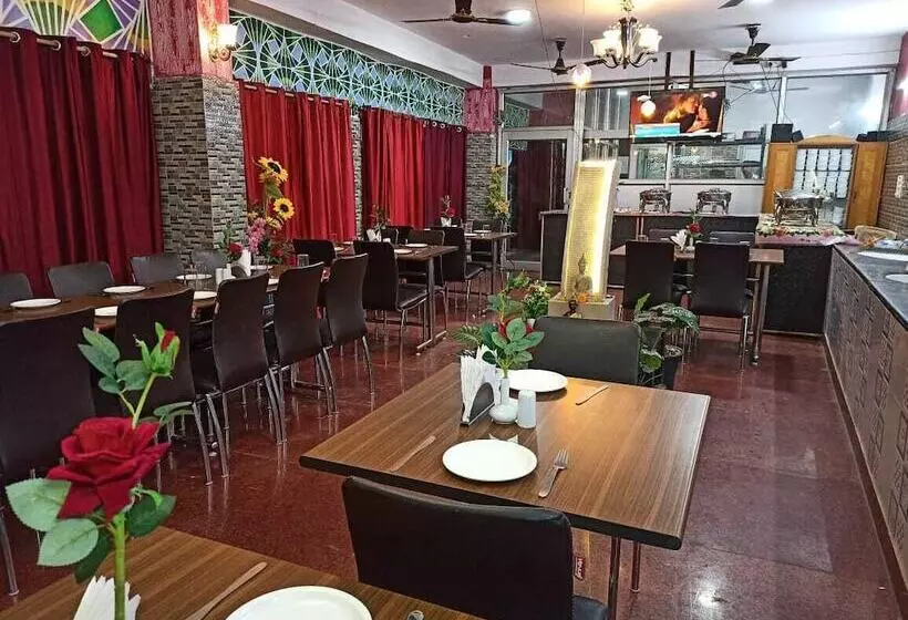 Hotelli Anand Lok Vatika