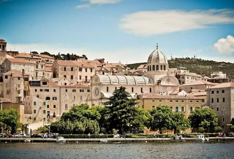 Armerun Heritage Hotel & Residences