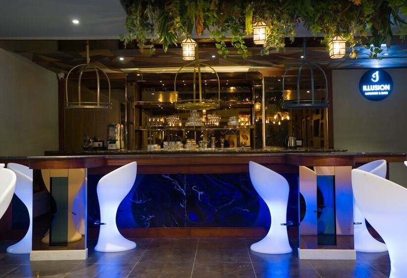 Hotel Clarks Inn Suites Kangra