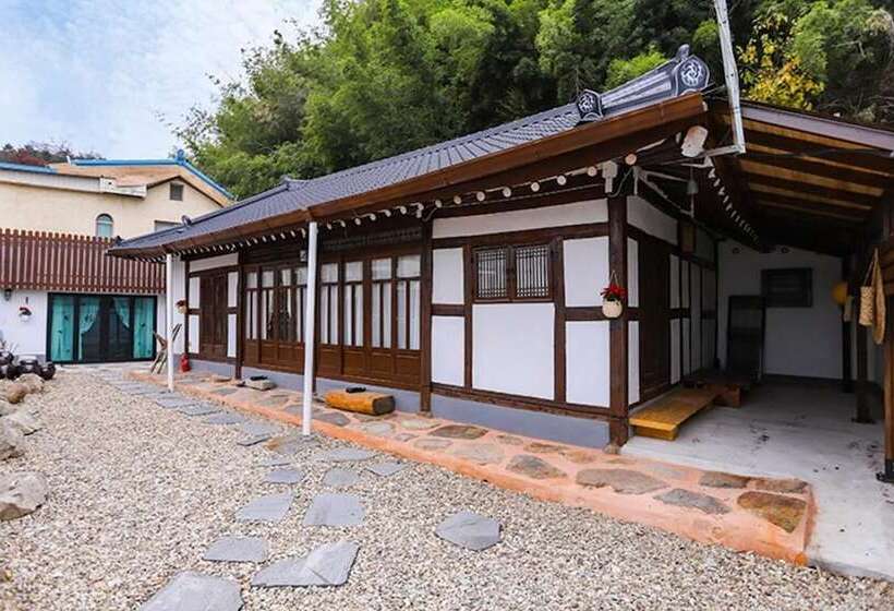 Jeonju Jeonju Hanok Gohui Pension