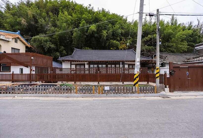 Jeonju Jeonju Hanok Gohui Pension