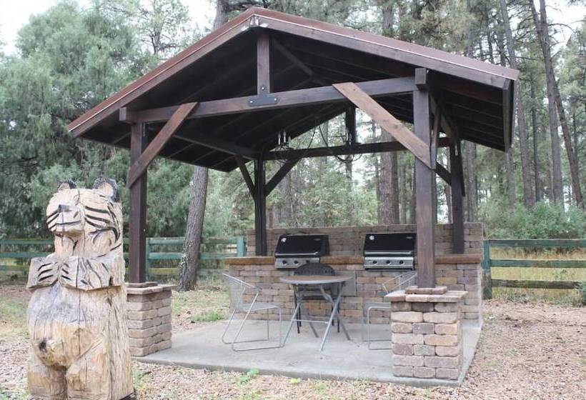 فندق على الطريق Lumbermen S Village