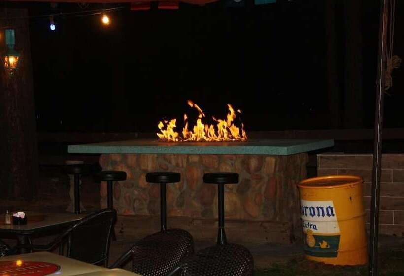 فندق على الطريق Lumbermen S Village