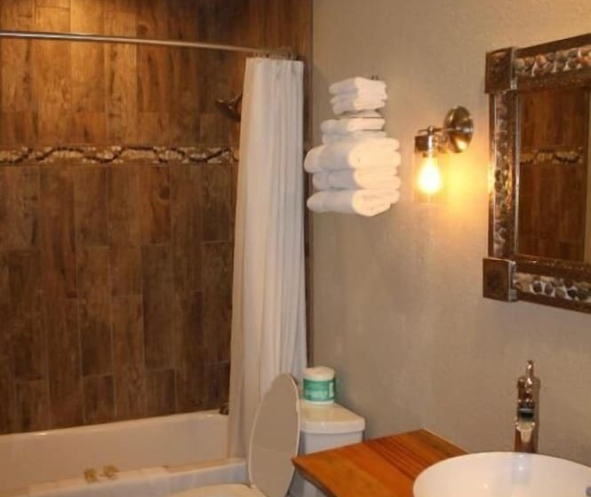 فندق على الطريق Lumbermen S Village