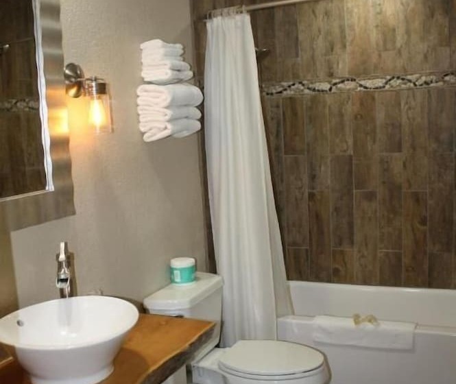 فندق على الطريق Lumbermen S Village