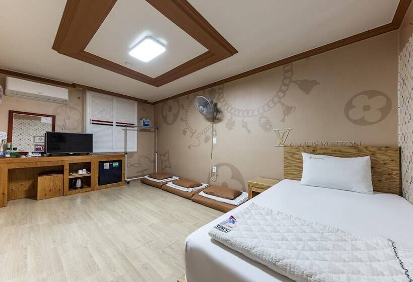 فندق على الطريق Muju Girin