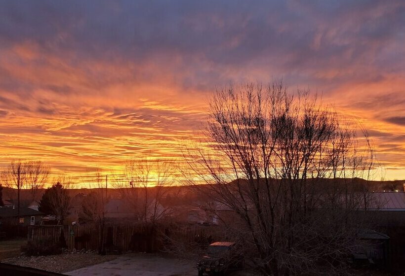 汽车旅馆 The Carter Inn