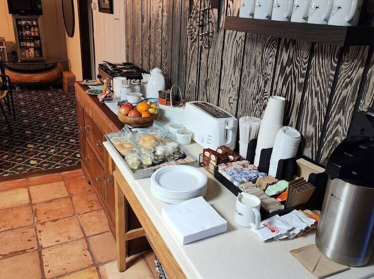 汽车旅馆 The Carter Inn