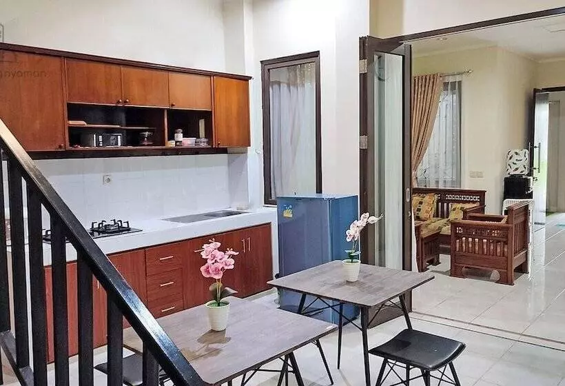 Majatalo Atmosfer Guest House Sentul By Ruang Nyaman