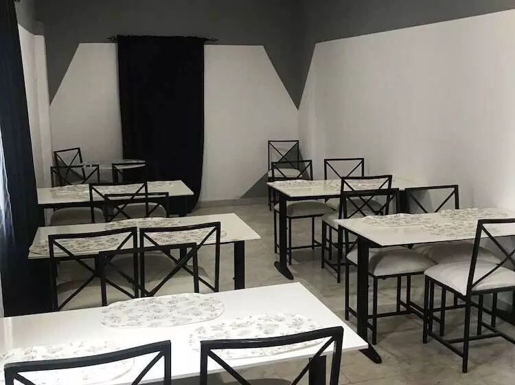 تختخواب و صبحانه Blue Residence