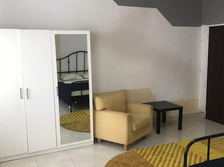 تختخواب و صبحانه Blue Residence