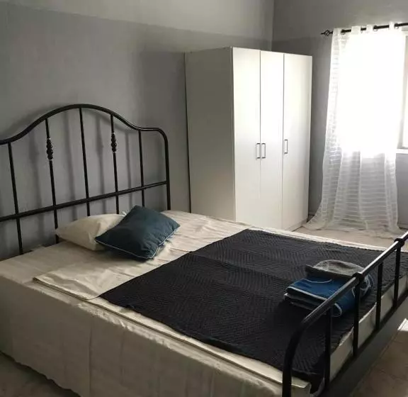 تختخواب و صبحانه Blue Residence